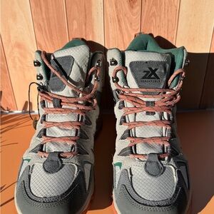 ZeroXposur Women’s Gray Green Hiking Shoes Like New Size 7.5 Waterproof